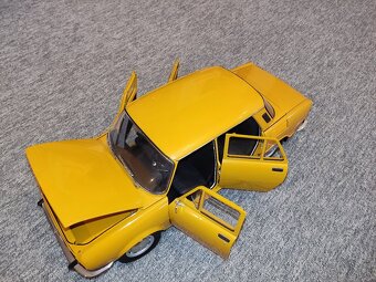 Model (poskladaný) Škoda 100 (DeAgostini 1:8) - 2