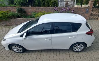 Toyota Auris 1,6 benzin, kup SR-2018,slusna vybava - 2