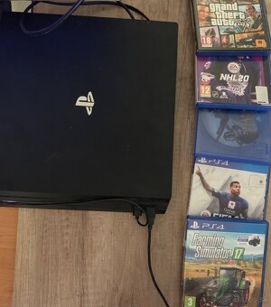 Predám PS4 - 2