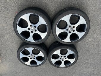VW GTI Detroit R18 225/40 - 2