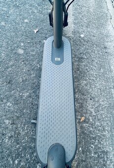 Xiaomi Mi Electric Scooter Essential - 2