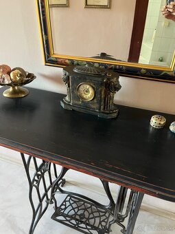 Konzolový stolík šijací stroj a zrkadlo - 2
