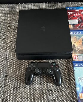 PlayStation 4 (PS4) (1TB) + 1x ovládač - 2