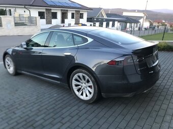 Tesla model S P85 bezplatne nabíjanie - 2