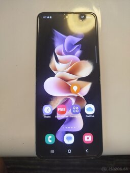 Samsung Galaxy z Flip3 - 2