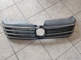 Predám prednú masku na VW Passat - 2