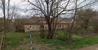 Na predaj pozemok s pôvodným domom - 2