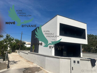 Novostavba domu s výhľadom na more a bazénom v Chorvátsku v  - 2