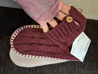 Dámske protišmykové papuče- ponožky veľ 39-40 - 2