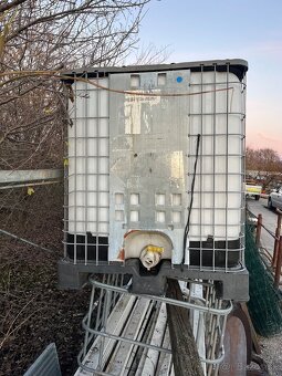 1000 litrová nádrž na vodu - 2