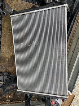 Chladič vody passat b6 3.2 v6 - 2
