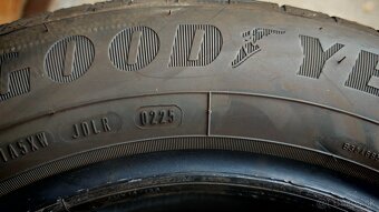 Nove pneu Goodyear EfficientGrip Performance 205/60 R16 92H - 2