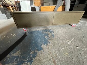 Skrinka na koliečkach - 2