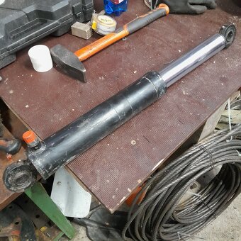 Zetor.pomocne piesty.ukt - 2