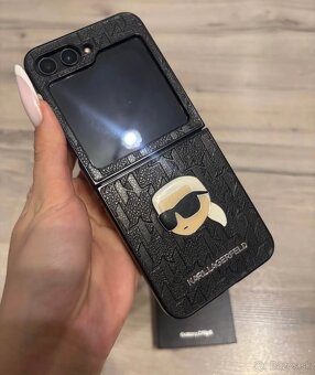 Samsung Galaxy Z Flip5 - 2