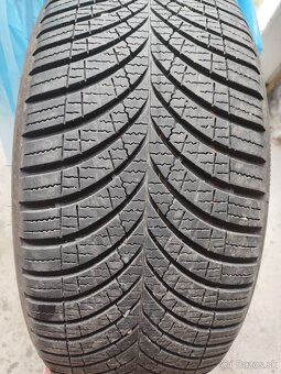 Goodyear Vector 4Seasons 245/45 R19 102 - 2