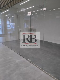 21,50 m2 - Exkluzívne obchodné priestory na prenájom Malack - 2