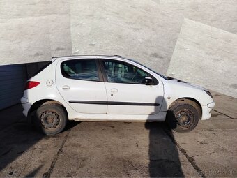 Predám náhradné diely na Peugeot 206 1,1benzin - 2