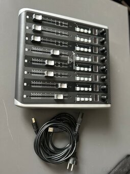 Predám Behringer X-Touch Extender - 2