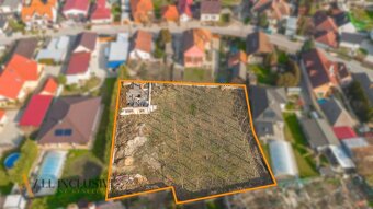 ALL INCLUSIVE l NA PREDAJ ROZĽAHLÝ STAVEBNÝ POZEMOK 1784 M2, - 2