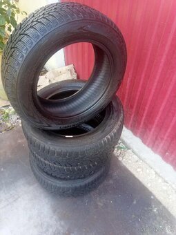 Predám 4ks zimné pneu.185/60R15 Nokian dezén 6,4mm - 2