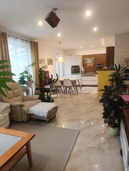 Predám 4-izbový byt v dome s 30m terasou, 2x parkovanie, - 2