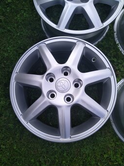15" alu TOYOTA originál + TPMS + pneu rok 2025. - 2