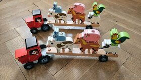 Drevený traktor so zvieratkami na nasadzovanie - 2
