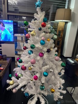 Vianočný stromček s ozdobami - 2