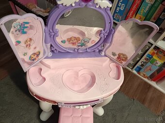 Kozmetický stolík - 2