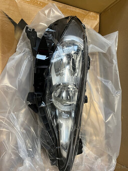 Alfa Romeo Giulia 2016–2023 predne svetla - 2