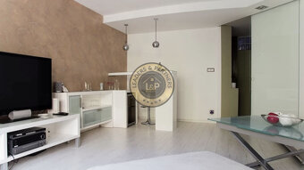 Veľký 3- izbový byt v centre - 2