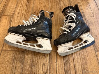 Predám hokejové korčule Bauer Mach veľ. 7, Fit 2 - 2