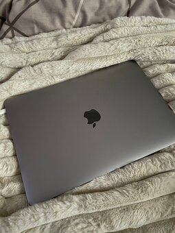 Apple MacBook Air 13” (2019) | 256 GB | Top stav - 2