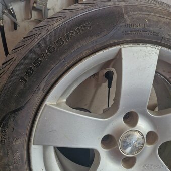 Predám komplet pneumatiky s diskami 185/65R15 - 2