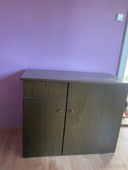 Šijací stroj v skrinke - 2