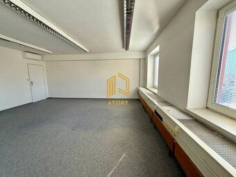 NA PRENÁJOM KOMERČNÝ PRIESTOR (34m2) V CENTRE MESTA SENICA - 2