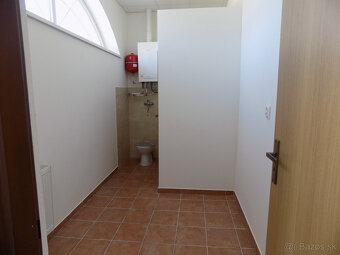 Na prenájom obchodný priestor 74 m2 blízko centra v N. Zámko - 2