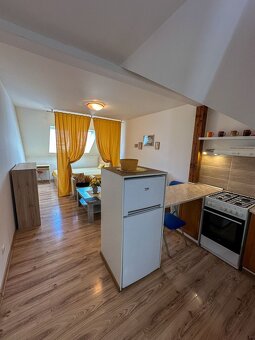 Prenájom priestrannej Garsónky v Seredi 38m2 – Kúpeľné Nám. - 2