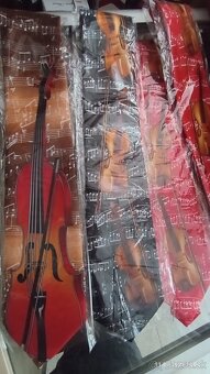 Kravata s motívom husli - 2