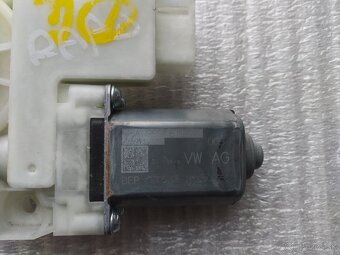 Motorček stahovania okná Škoda Octavia 3 Rapid VW Golf 7 - 2