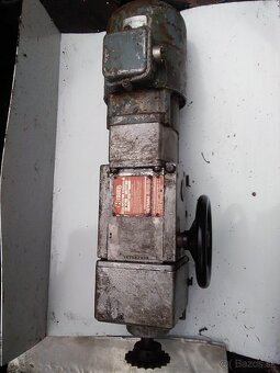 Elektro motor s prevodovkku - 2