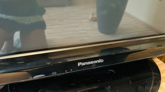 Panasonic Viera TX-P42U10E - 2