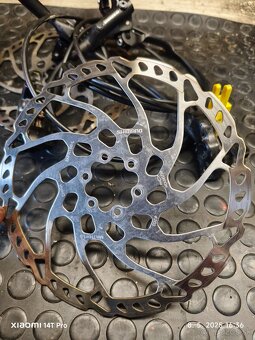 kotúčové brzdy 4piesty-Shimano BR-MT520 - 2