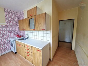 3 - izbový byt - 65 m2 v centre mesta Handlová - 2
