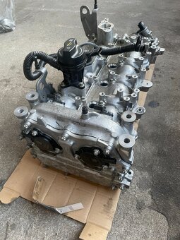 Kompletná hlava valcov Mercedes-Benz A2600105600 (s vačkami) - 2