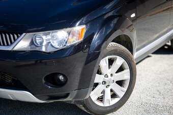 Mitsubishi Outlander - 2