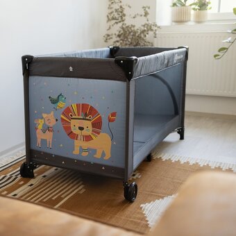 PETITE&MARS Postieľka cestovná Koot - Lion Grey - 2