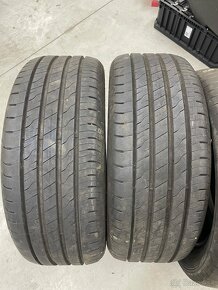 Goodyear 225/55 r17 - 2