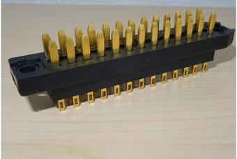 Kúpim čierne konektory URS Tesla - 2